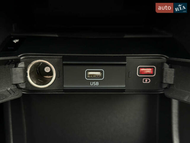 Серый Киа Niro, объемом двигателя 0 л и пробегом 70 тыс. км за 24400 $, фото 74 на Automoto.ua