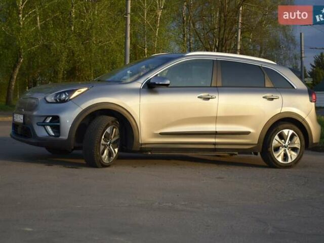 Серый Киа Niro, объемом двигателя 0 л и пробегом 98 тыс. км за 19500 $, фото 8 на Automoto.ua