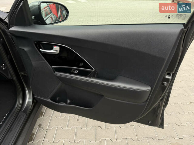 Сірий Кіа Niro, об'ємом двигуна 0 л та пробігом 81 тис. км за 18700 $, фото 24 на Automoto.ua