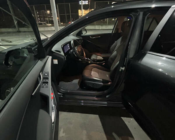 Серый Киа Niro, объемом двигателя 0 л и пробегом 133 тыс. км за 22299 $, фото 24 на Automoto.ua