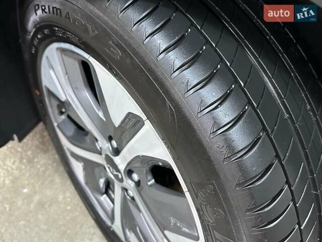 Серый Киа Niro, объемом двигателя 0 л и пробегом 44 тыс. км за 24900 $, фото 25 на Automoto.ua