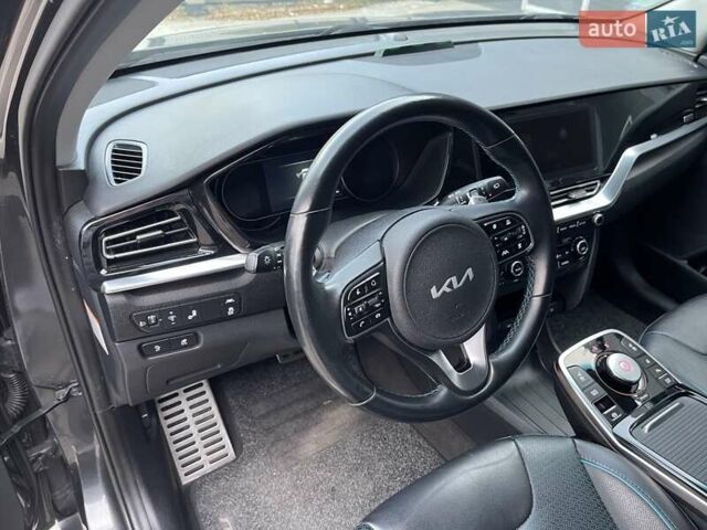 Серый Киа Niro, объемом двигателя 0 л и пробегом 74 тыс. км за 22700 $, фото 24 на Automoto.ua