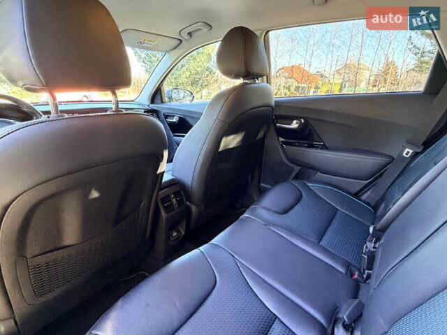 Серый Киа Niro, объемом двигателя 0 л и пробегом 32 тыс. км за 24950 $, фото 13 на Automoto.ua
