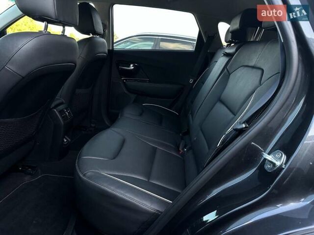 Сірий Кіа Niro, об'ємом двигуна 0 л та пробігом 73 тис. км за 23900 $, фото 76 на Automoto.ua