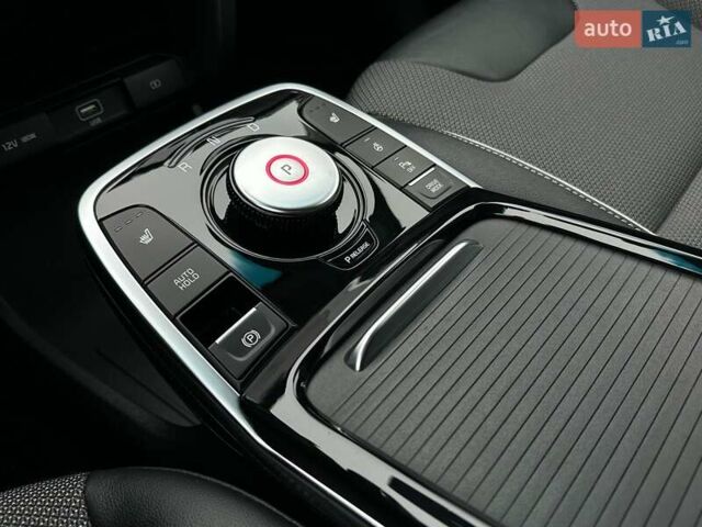 Серый Киа Niro, объемом двигателя 0 л и пробегом 37 тыс. км за 24900 $, фото 10 на Automoto.ua