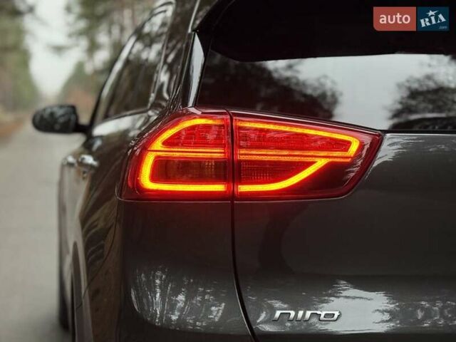 Сірий Кіа Niro, об'ємом двигуна 0 л та пробігом 72 тис. км за 22999 $, фото 33 на Automoto.ua