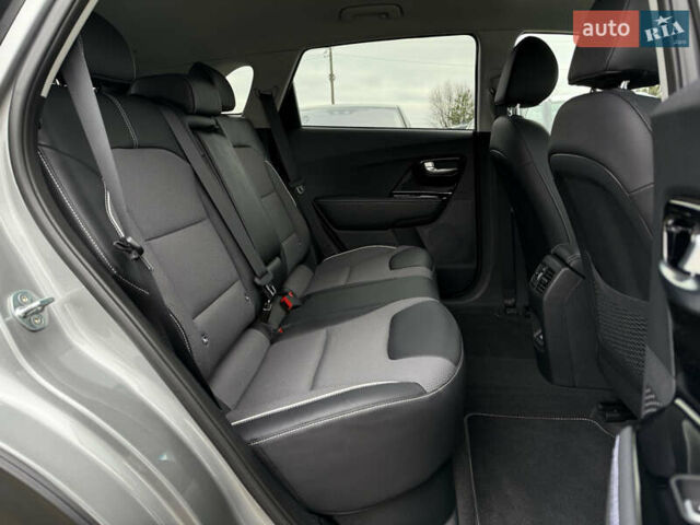 Серый Киа Niro, объемом двигателя 0 л и пробегом 70 тыс. км за 24400 $, фото 102 на Automoto.ua