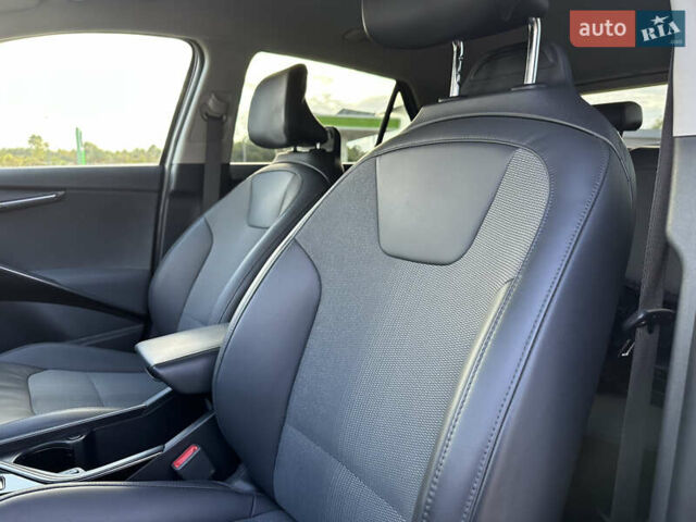 Сірий Кіа Niro, об'ємом двигуна 0 л та пробігом 120 тис. км за 21700 $, фото 61 на Automoto.ua
