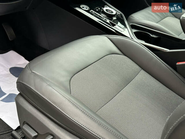 Серый Киа Niro, объемом двигателя 0 л и пробегом 120 тыс. км за 21850 $, фото 45 на Automoto.ua
