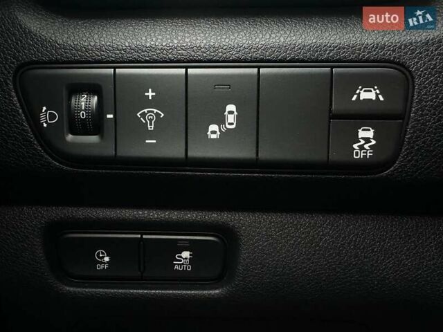 Серый Киа Niro, объемом двигателя 0 л и пробегом 37 тыс. км за 24900 $, фото 36 на Automoto.ua