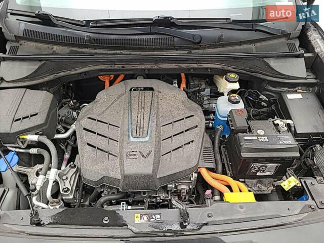 Серый Киа Niro, объемом двигателя 0 л и пробегом 100 тыс. км за 21000 $, фото 19 на Automoto.ua
