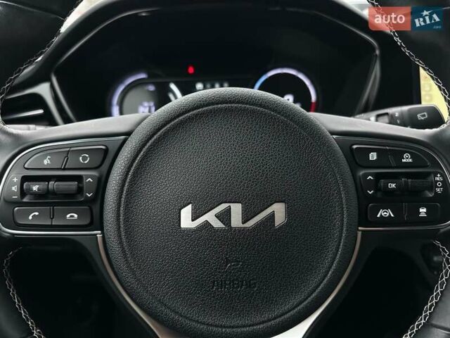 Серый Киа Niro, объемом двигателя 0 л и пробегом 37 тыс. км за 24900 $, фото 38 на Automoto.ua