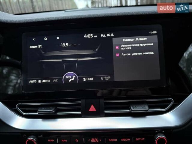 Сірий Кіа Niro, об'ємом двигуна 0 л та пробігом 72 тис. км за 22999 $, фото 97 на Automoto.ua