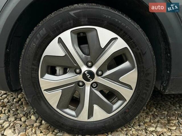 Серый Киа Niro, объемом двигателя 0 л и пробегом 37 тыс. км за 24900 $, фото 25 на Automoto.ua