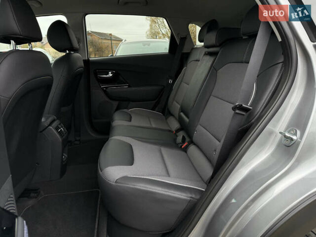 Серый Киа Niro, объемом двигателя 0 л и пробегом 70 тыс. км за 24400 $, фото 89 на Automoto.ua