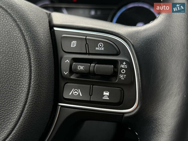 Серый Киа Niro, объемом двигателя 0 л и пробегом 70 тыс. км за 24400 $, фото 48 на Automoto.ua