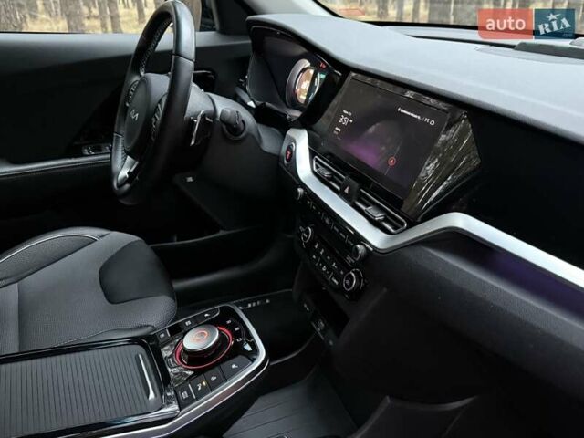 Сірий Кіа Niro, об'ємом двигуна 0 л та пробігом 72 тис. км за 22999 $, фото 63 на Automoto.ua