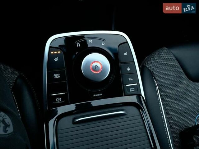 Серый Киа Niro, объемом двигателя 0 л и пробегом 82 тыс. км за 15999 $, фото 35 на Automoto.ua