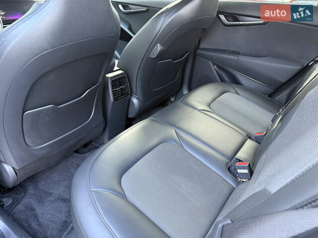 Серый Киа Niro, объемом двигателя 0 л и пробегом 95 тыс. км за 22700 $, фото 85 на Automoto.ua