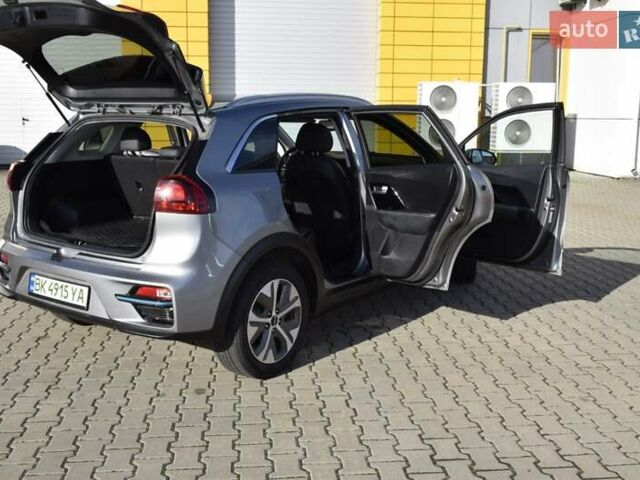 Серый Киа Niro, объемом двигателя 0 л и пробегом 98 тыс. км за 19500 $, фото 29 на Automoto.ua