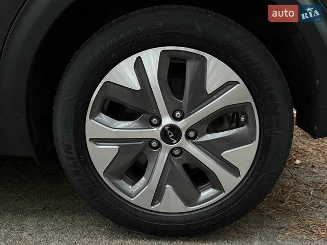 Сірий Кіа Niro, об'ємом двигуна 0 л та пробігом 72 тис. км за 22999 $, фото 38 на Automoto.ua