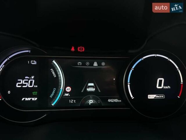 Серый Киа Niro, объемом двигателя 0 л и пробегом 44 тыс. км за 24900 $, фото 43 на Automoto.ua