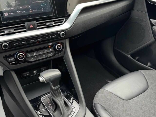 Серый Киа Niro, объемом двигателя 1.6 л и пробегом 20 тыс. км за 12900 $, фото 11 на Automoto.ua