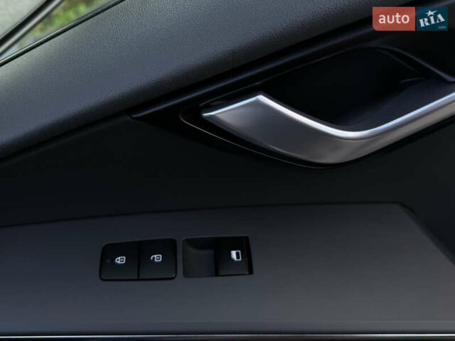 Серый Киа Niro, объемом двигателя 0 л и пробегом 95 тыс. км за 22700 $, фото 55 на Automoto.ua