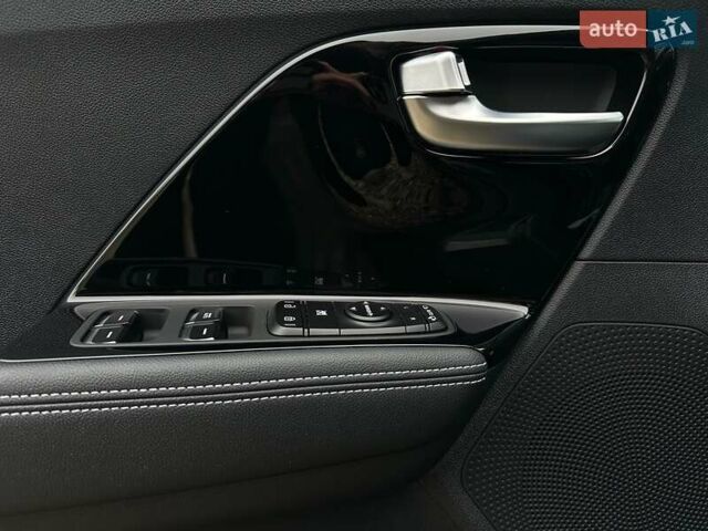 Серый Киа Niro, объемом двигателя 0 л и пробегом 37 тыс. км за 24900 $, фото 2 на Automoto.ua