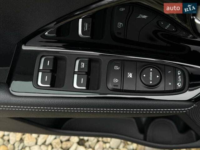 Серый Киа Niro, объемом двигателя 0 л и пробегом 70 тыс. км за 24400 $, фото 36 на Automoto.ua