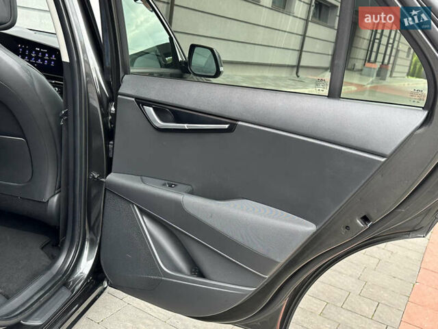 Серый Киа Niro, объемом двигателя 0 л и пробегом 120 тыс. км за 21850 $, фото 68 на Automoto.ua