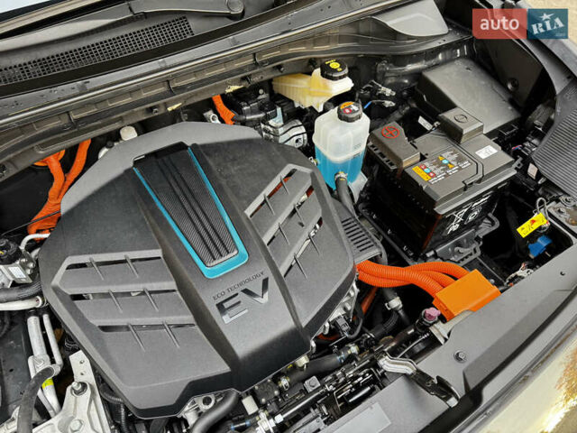 Серый Киа Niro, объемом двигателя 0 л и пробегом 37 тыс. км за 24800 $, фото 63 на Automoto.ua