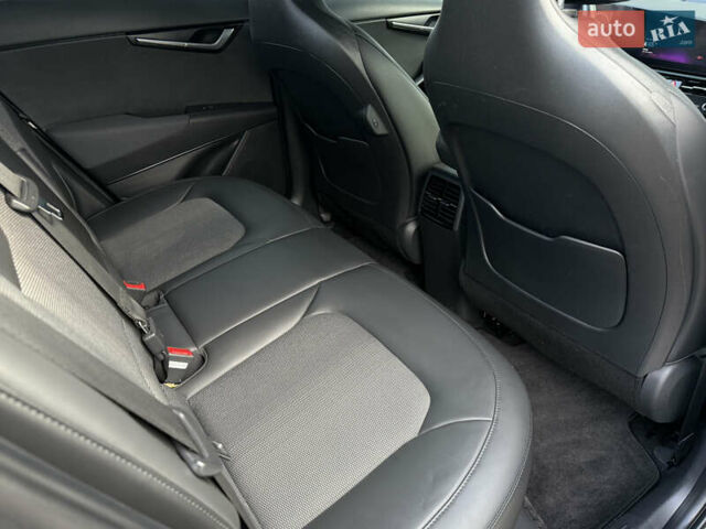 Серый Киа Niro, объемом двигателя 0 л и пробегом 95 тыс. км за 22700 $, фото 81 на Automoto.ua