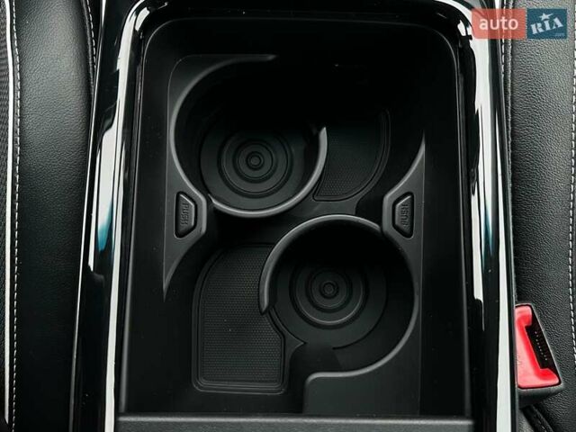 Серый Киа Niro, объемом двигателя 0 л и пробегом 37 тыс. км за 24900 $, фото 66 на Automoto.ua