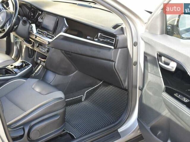 Серый Киа Niro, объемом двигателя 0 л и пробегом 98 тыс. км за 19500 $, фото 34 на Automoto.ua