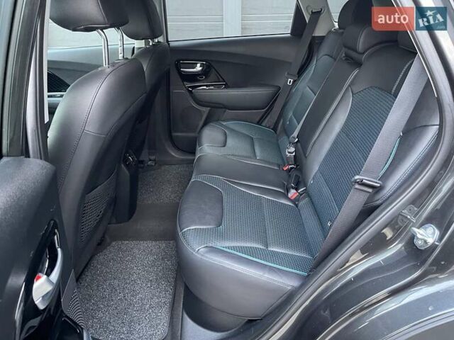 Серый Киа Niro, объемом двигателя 0 л и пробегом 74 тыс. км за 22700 $, фото 35 на Automoto.ua