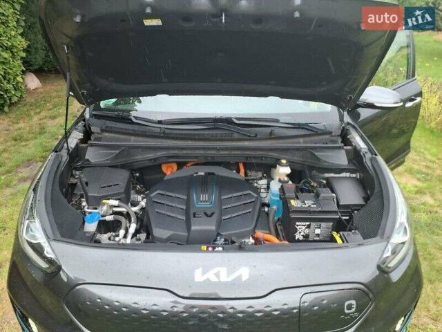 Сірий Кіа Niro, об'ємом двигуна 0 л та пробігом 72 тис. км за 22999 $, фото 109 на Automoto.ua
