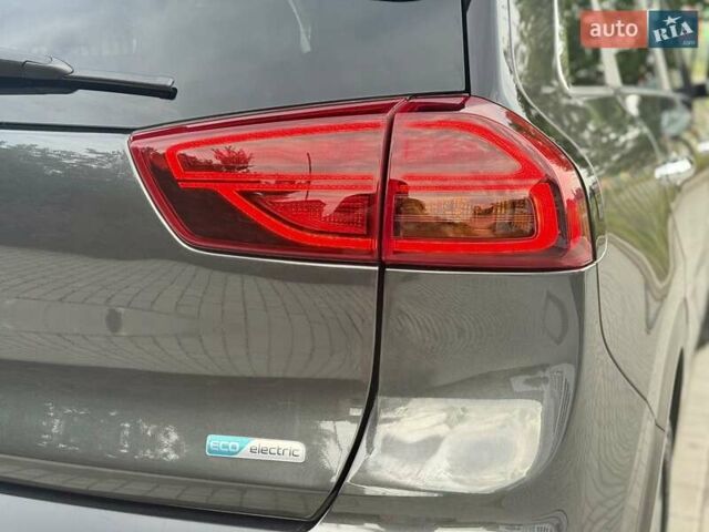 Сірий Кіа Niro, об'ємом двигуна 0 л та пробігом 84 тис. км за 18950 $, фото 39 на Automoto.ua