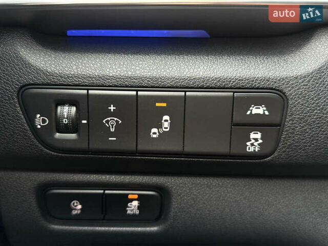 Серый Киа Niro, объемом двигателя 0 л и пробегом 70 тыс. км за 24400 $, фото 43 на Automoto.ua