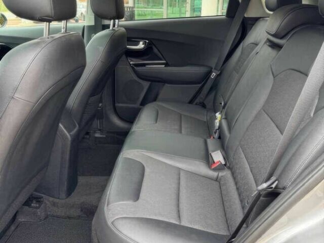 Сірий Кіа Niro, об'ємом двигуна 1.6 л та пробігом 29 тис. км за 11350 $, фото 9 на Automoto.ua