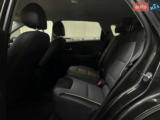 Серый Киа Niro, объемом двигателя 0 л и пробегом 44 тыс. км за 24900 $, фото 65 на Automoto.ua