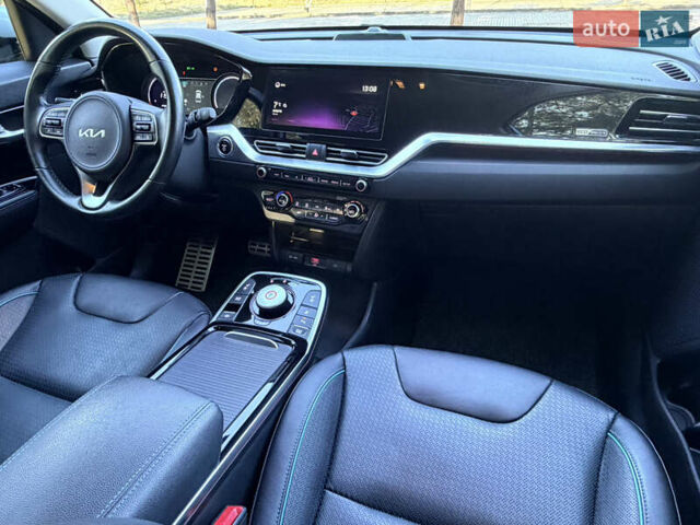 Сірий Кіа Niro, об'ємом двигуна 0 л та пробігом 60 тис. км за 22400 $, фото 13 на Automoto.ua