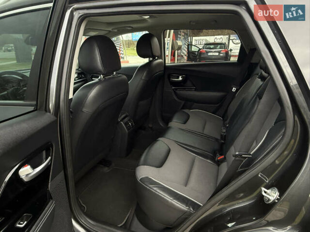 Сірий Кіа Niro, об'ємом двигуна 0 л та пробігом 81 тис. км за 18700 $, фото 17 на Automoto.ua