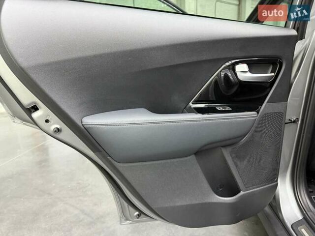 Серый Киа Niro, объемом двигателя 0 л и пробегом 22 тыс. км за 25107 $, фото 37 на Automoto.ua