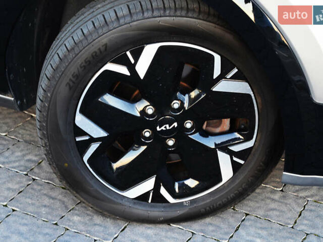 Серый Киа Niro, объемом двигателя 0 л и пробегом 50 тыс. км за 26720 $, фото 4 на Automoto.ua