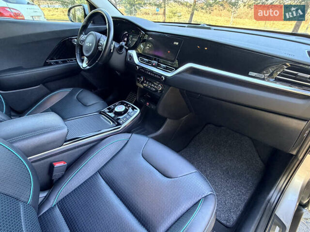 Сірий Кіа Niro, об'ємом двигуна 0 л та пробігом 60 тис. км за 22400 $, фото 14 на Automoto.ua