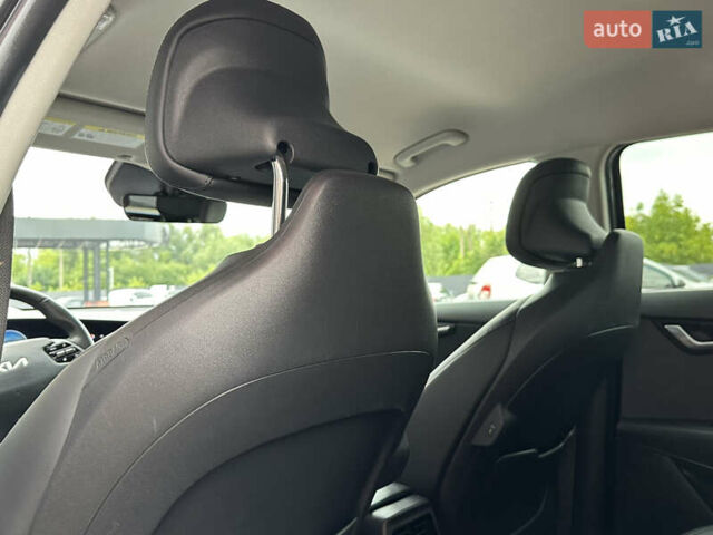 Серый Киа Niro, объемом двигателя 0 л и пробегом 120 тыс. км за 21850 $, фото 77 на Automoto.ua