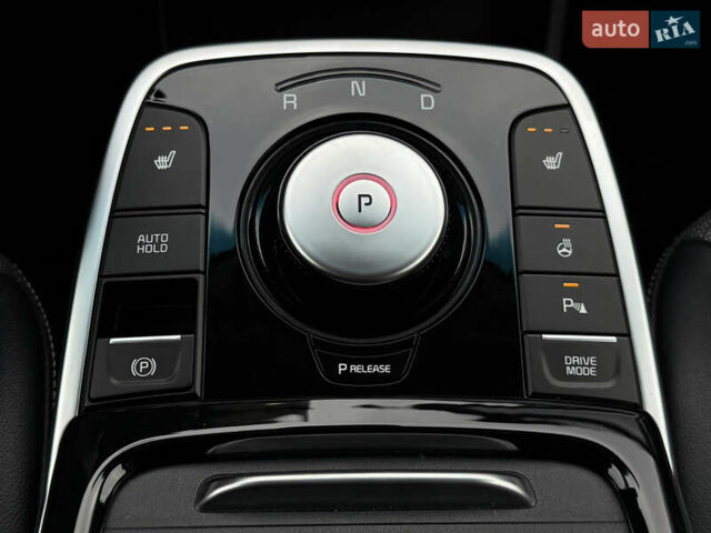 Серый Киа Niro, объемом двигателя 0 л и пробегом 70 тыс. км за 24400 $, фото 6 на Automoto.ua