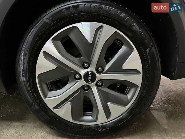 Сірий Кіа Niro, об'ємом двигуна 0 л та пробігом 44 тис. км за 24200 $, фото 26 на Automoto.ua