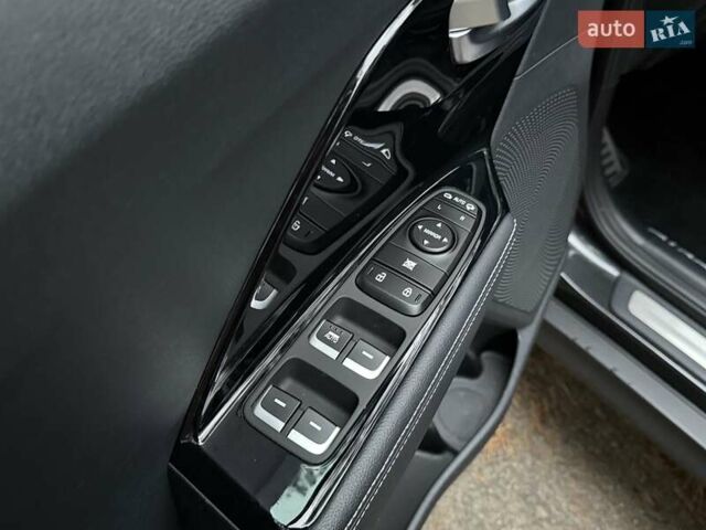 Сірий Кіа Niro, об'ємом двигуна 0 л та пробігом 72 тис. км за 22999 $, фото 43 на Automoto.ua